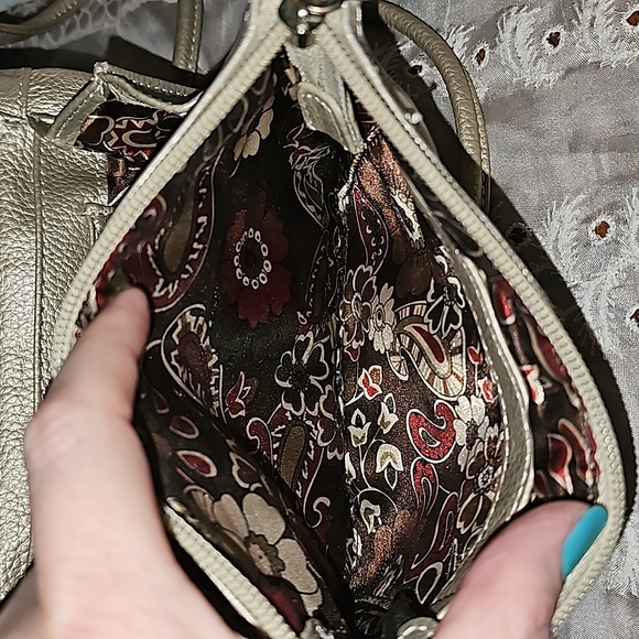 EUC CLARKS MULTI COMPARTMENT GOLD CROSSBODY PURSE BAG MAGNETIC CLOSURE - Picture 5 of 10